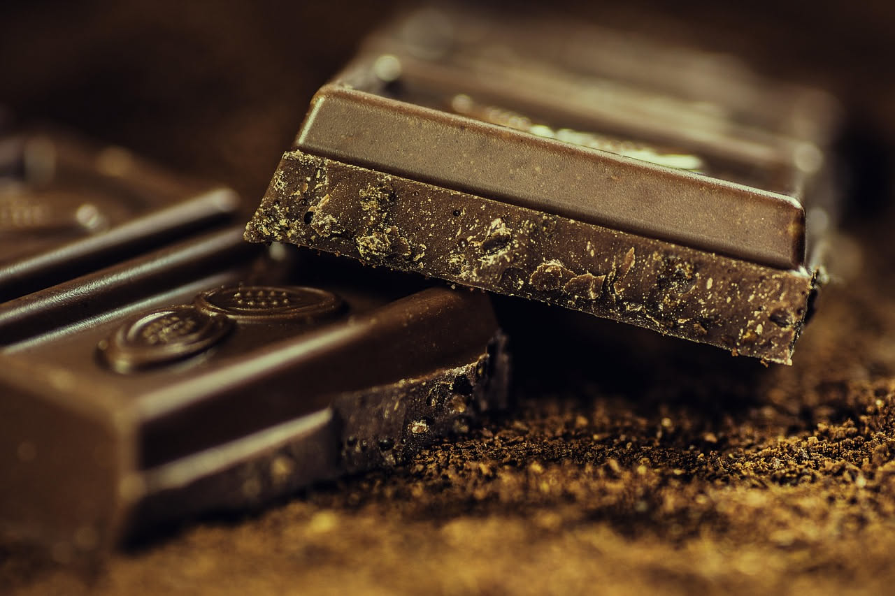 Cioccolato fondente: i 30 grammi al giorno che cambiano davvero