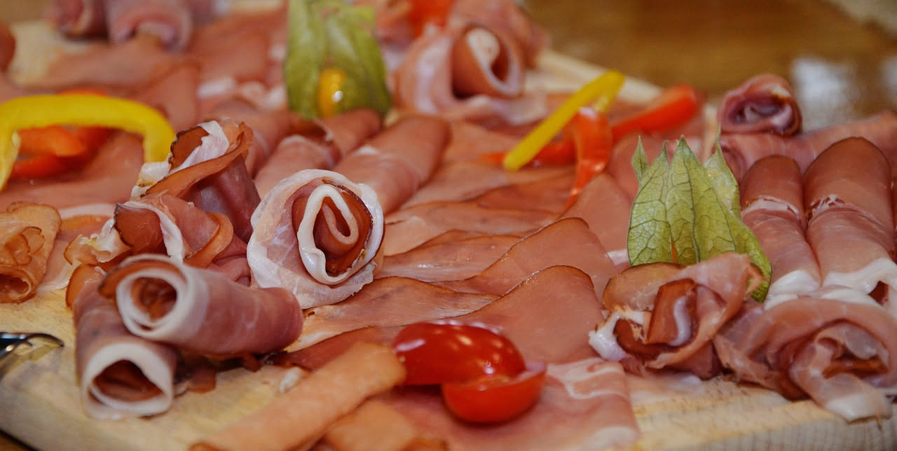 Mortadella, salame e prosciutto cotto: le vere differenze in etichetta
