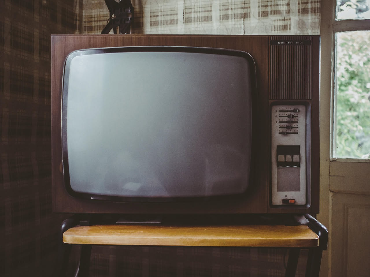 Standby della TV: quanto costa davvero ogni anno in bolletta