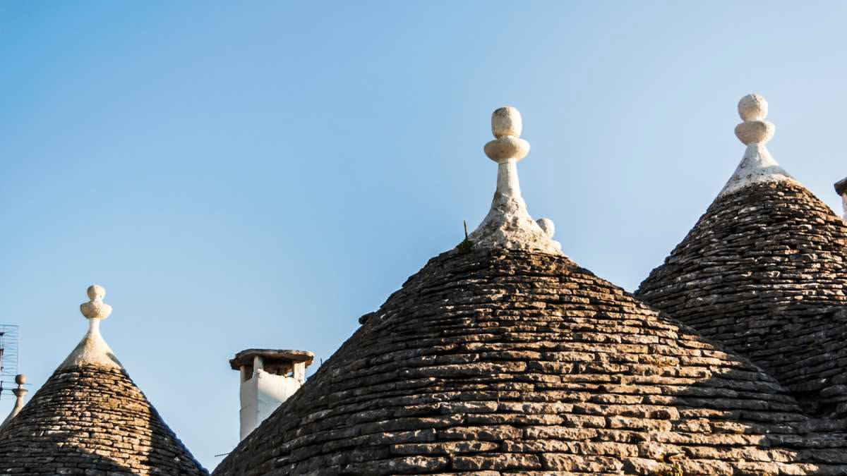 Camini in pietra Dolomiti: come la tradizione ladina scalda ancora le case