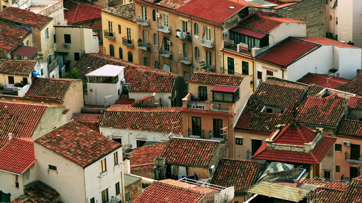 Tetti italiani: come i coppi riducono consumi e costi energetici