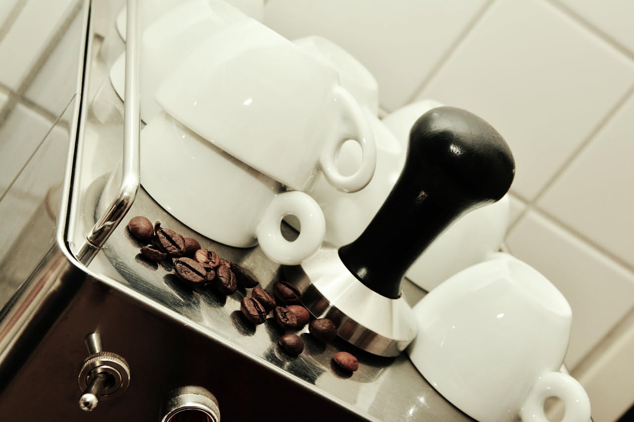 Filiera del caffè italiano: da chicco estero a tazza in cucina