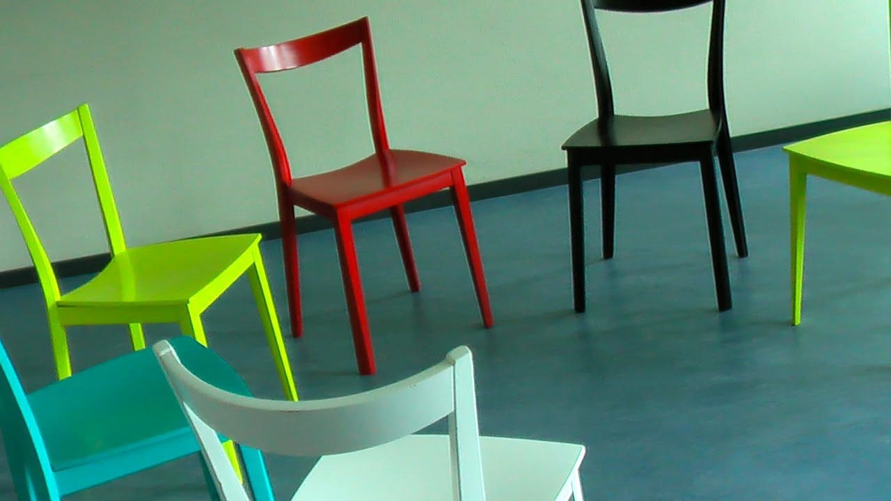 Come dare nuova vita alle sedie vecchie: restauro e riciclo creativo