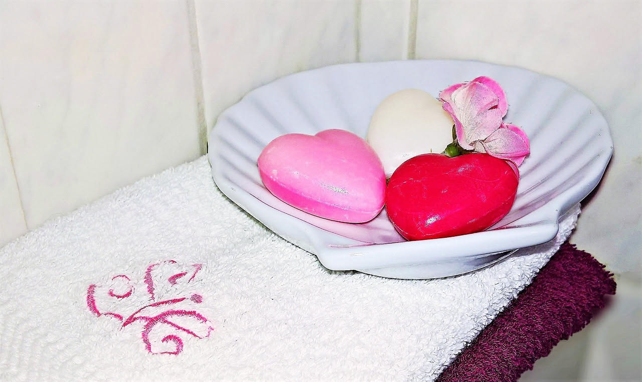 Togliere le macchie di make-up dagli asciugamani: metodi naturali